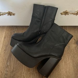 Platform boots